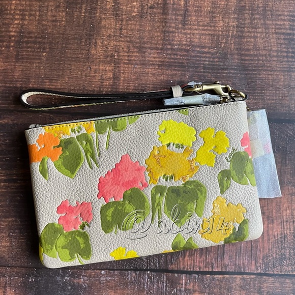 NWT Coach Leather Floral Print Wristlet - Picture 3 of 3